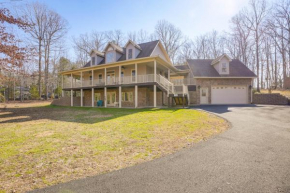 Hot Tub and Amenity Access Lake Anna Retreat!